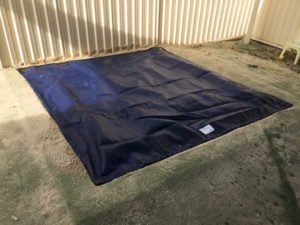 Sandpit cover with chain in hem