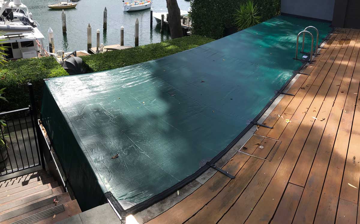 Winter pool leaf cover for glass walled pool
