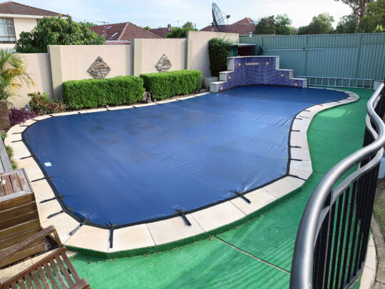 Curved-fountain-pool